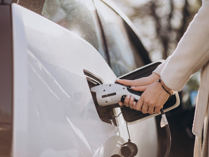 Аналитика ВТБ: в 2024 году продажи электромобилей в России поставят новый рекорд