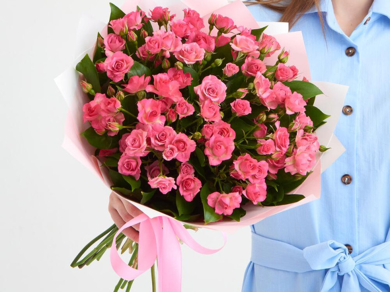 Обзор лучших сортов кустовых роз для букетов в Москве