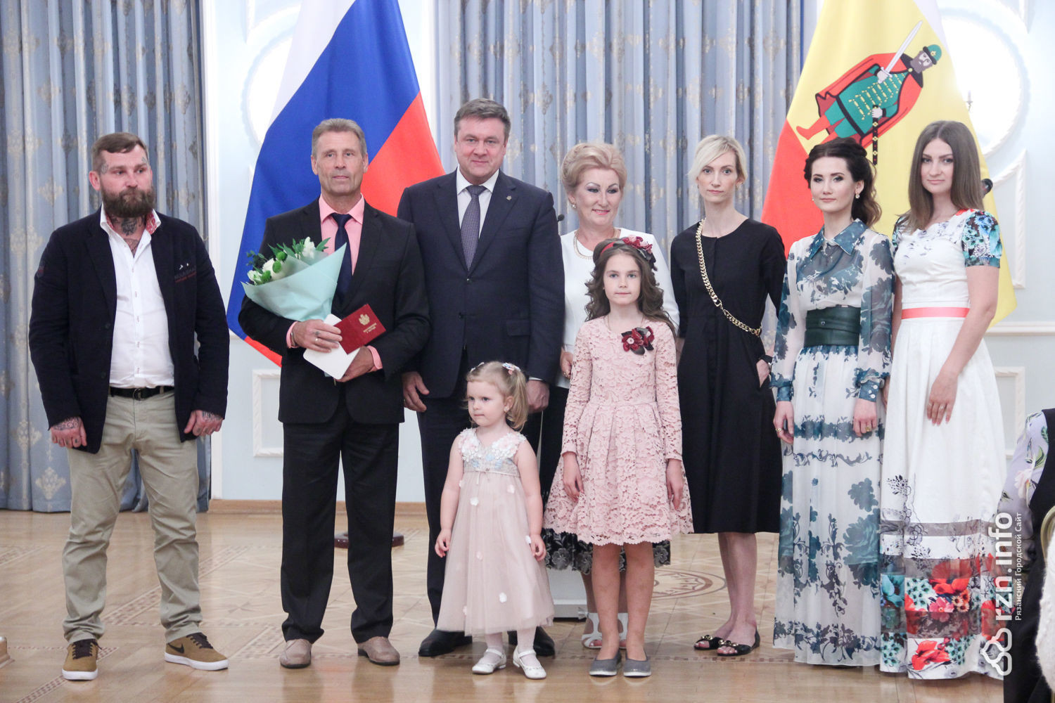 Льготы многодетным семьям фото. Многодетный отец дети от разных браков льготы. Налогу на имущество многодетных. Многодетная семья рязань льготы. Льготы многодетным семьям.
