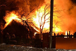 Пять человек погибли на пожаре в деревянном доме в центре Рязани