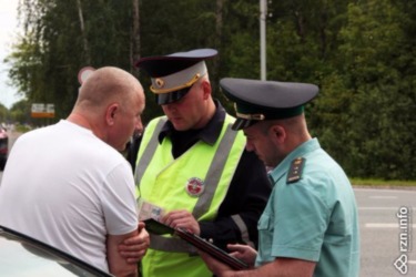 Приставы вместе с автоинспекторами выявили 34 должника на рязанских дорогах. Фото