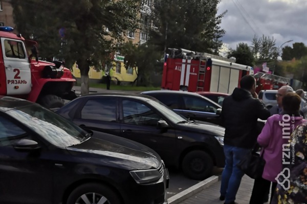 Причиной эвакуации ТЦ «Атрон-Сити» стал ложный вызов — очевидцы