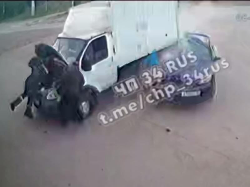 В Волгоградской области водитель врезался в «ГАЗель», пострадали пять человек