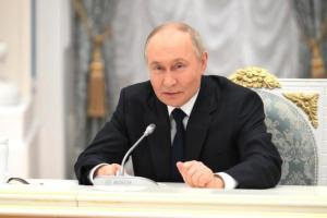 Путину подарили двух слонов