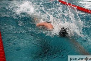 Рекордсмен мира Колесников выиграл золото ЧМ на 50-метровке на спине