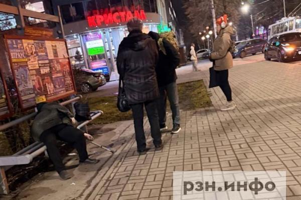 На остановке в Рязани погибла женщина