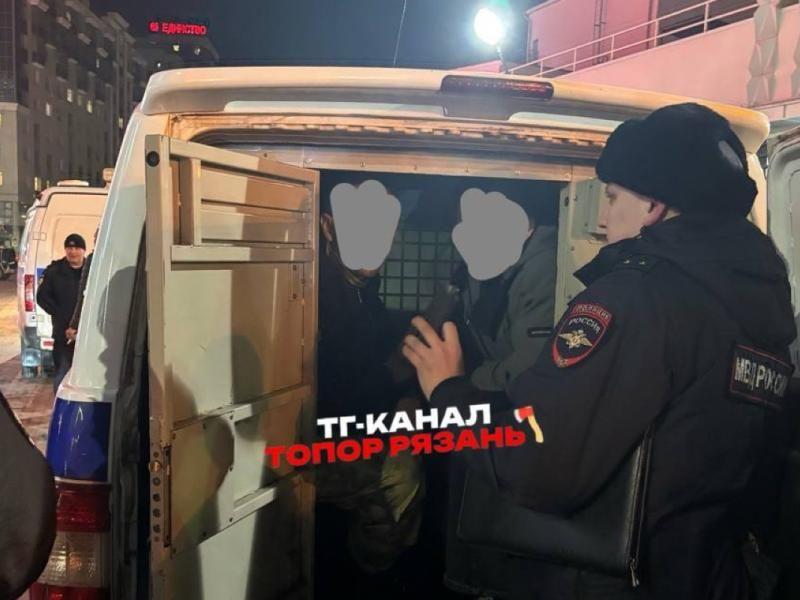 В Рязани мужчина открыл стрельбу возле торгового центра