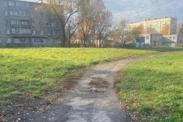 Рязанцы пожаловались на состояние школьного стадиона в Песочне