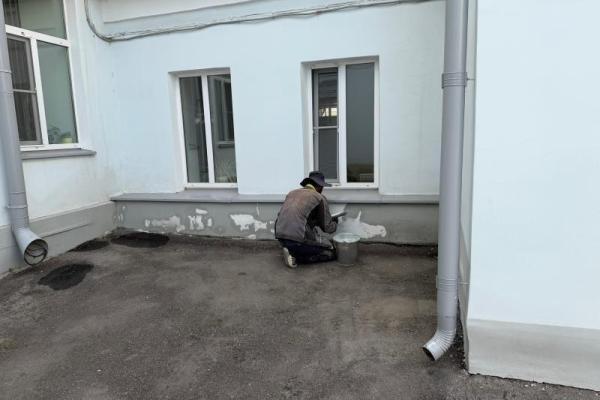В Рязани начали обновлять фасад женской консультации