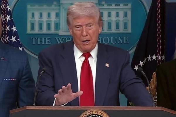 Трамп заявил о работе США над завершением конфликта на Украине