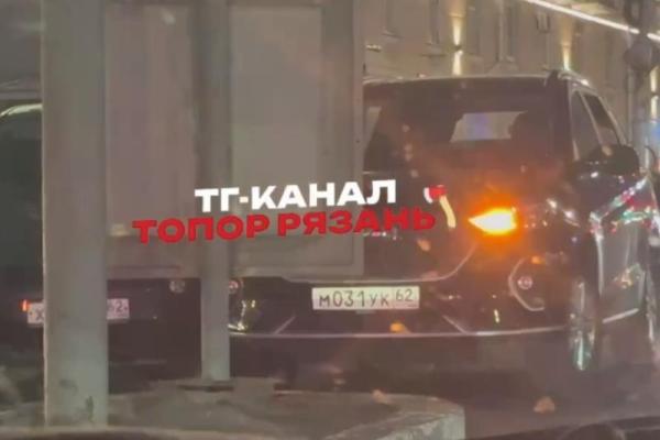 Две легковушки столкнулись в центре Рязани