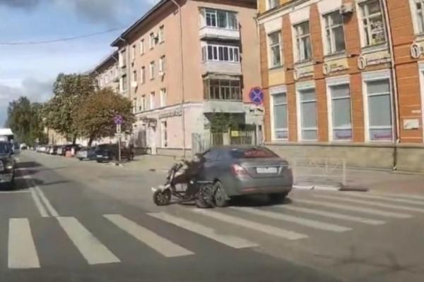 В Рязани сбили молодого человека на электроскутере