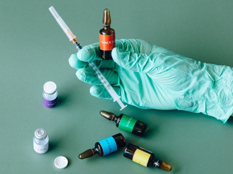 Зачем и кому нужна ревакцинация от коронавируса