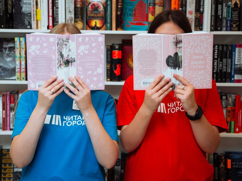 Везет на новинки: 7 новых книг, которые стоит прочитать