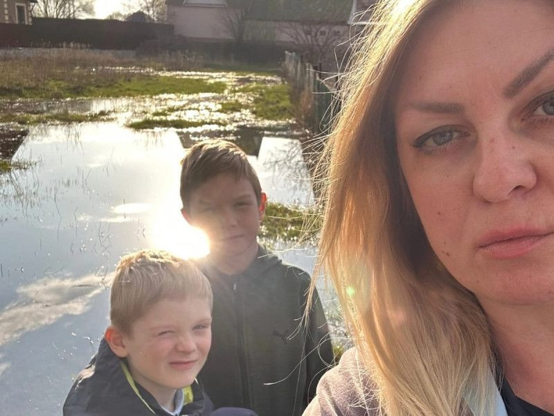 Многодетная рязанка добивалась права на бесплатный участок и получила землю на болоте