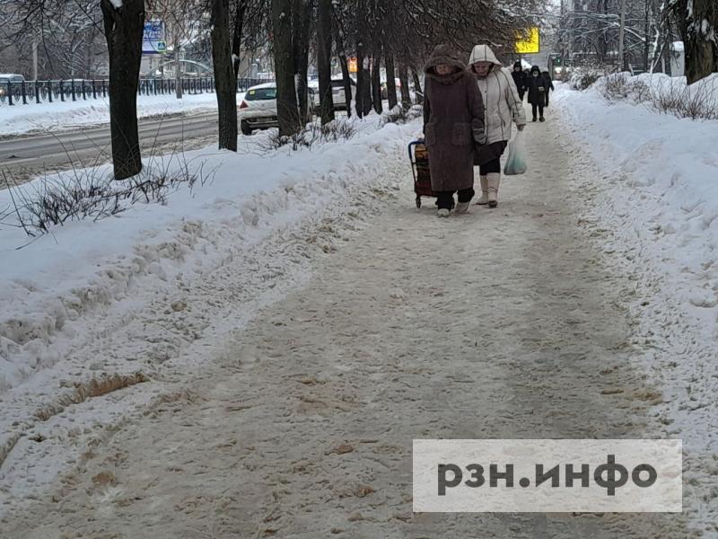 Снегоборьба без шанса на удачу? Как в Рязани чистят тротуары — репортаж